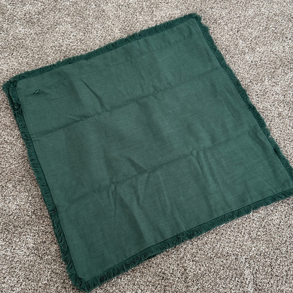 NWOT Green Fringed Square Pillowcases 21.5” x 21.5”